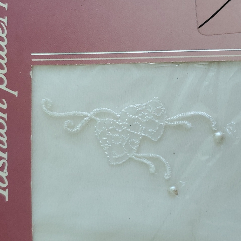 Wedding nylons - Picture 2 of 4